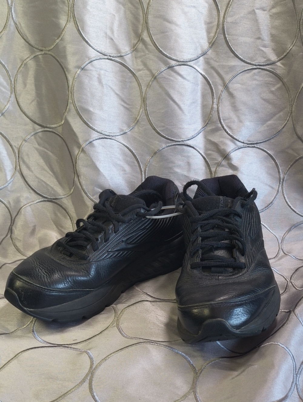 Brooks Addiction Walker 2 Women's Black Lace-Up Leather Sneakers